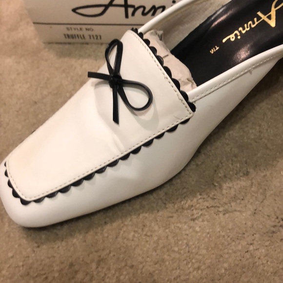 Annie’s white shoes size 7. hardly worn - Picture 3 of 3